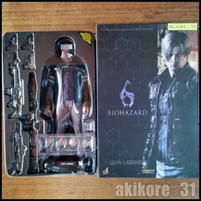 Hot Toys Leon S Kennedy Resident Evil 6 Collectible 1/6 Scale Figure - Image 1 of 4