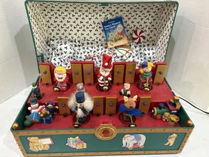 Vintage Mr. Christmas 1994 SANTA'S MUSICAL TOY CHEST Animated 35 Songs With Box - Bild 1 von 13