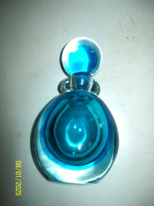 "Botella de perfume de vidrio vintage con tapón, azul, 4 1/2""" - Imagen 1 de 3