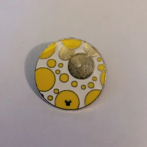 Prendedor Disney Trading Mickey Mouse Amarillo Oculto Mickey 2010 - Imagen 1 de 2