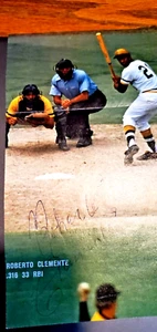 Roberto Clemente Signed Magazine Photo (not authenticated) - Picture 1 of 3
