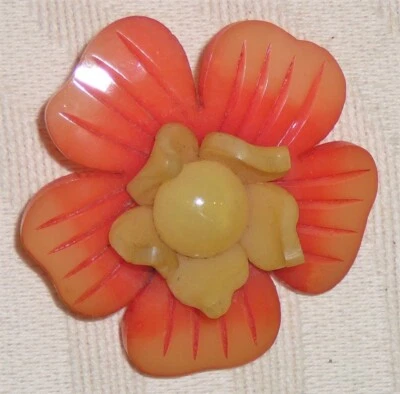 Vintage celluloid / bakelite flower button, three dimensional - Image 1 of 3