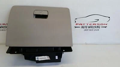 Cadillac DTS 2009 tablero guantera compartimento de almacenamiento - titanio ligero 834 Foto 1 de 4