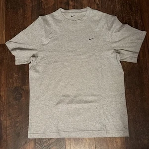 NWOT Nike Primary Short Sleeve Gray Versatile T-Shirt Size Medium M DV9831 097 - Bild 1 von 10