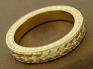 Anillo Grabado R231 Oro Genuino 9 quilates Banda de Boda PESADO Diseño Vintage GRUESO Talla M - Imagen 1 de 3