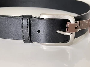 TOMMY BAHAMA BLACK LEATHER BELT SILVER BUCKLE SMALL 30/32 (28-30) $89.50 Unworn - Picture 1 of 11