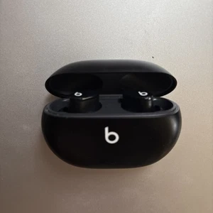 Beats Studio Buds Totally Wireless Noise Cancelling Kopfhörer - Schwarz - Bild 1 von 4