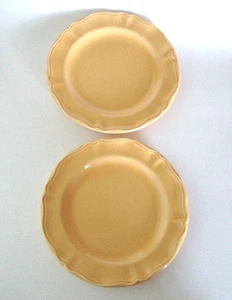 VARAGEN LUBERON LUCHEON TELLER 8 1/4 ZOLL ZWEI EIN PAAR GEKRÄUSELTE KANTEN - Bild 1 von 3