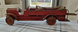 Antik 20er Jahre weiß Big Boy KELMET Pressstahl Feuerwehrauto mit Leitern 27 Zoll - Bild 1 von 7