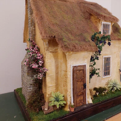 Puppenhaus Cottage f. Sammler / Dollhouse / Dollshouse 1:12 / 12th Scale - Bild 1 von 4