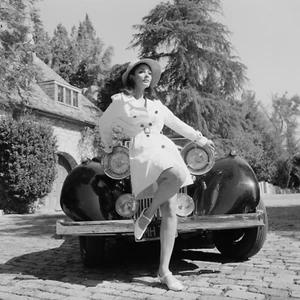 Tirage photo argentique  mode Pin Up femme 1960 60x60cm - Picture 1 of 1