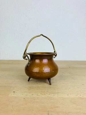 Cache pot chaudron tripode cuivre martelé 8,5 cm miniature vintage sorcière - Photo 1/4