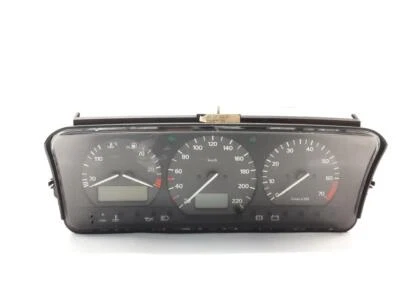 Cuadro de instrumentos velocímetro velocímetro Volkswagen PASSAT 1993-1996 3A0919033D Foto 1 de 4