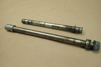 Honda ST1100 1992 eje de rueda trasera con perno de brazo oscilante Foto 1 de 4