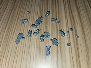 Warhammer 40k Miniature Lupi Spaziali Bulloni Pistole e Bulloni Bit Lotto, F96 - Foto 1 di 4