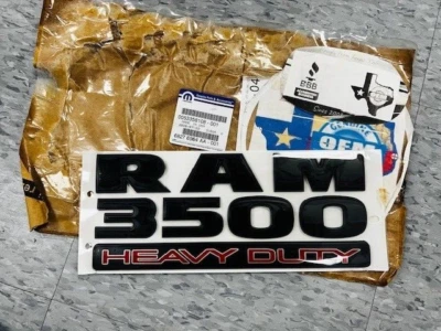 15-18 DODGE RAM 3500 RESISTENTE PLANO NEGRO EMBLEMA 68276964AA MOPAR GENUINO Foto 1 de 2