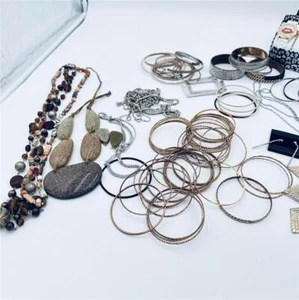 Lot of Costume Jewlery - Picture 1 of 3