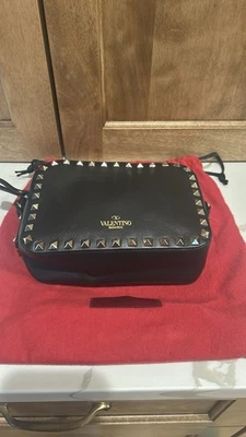 Auténtico bolso bandolera Rockstud de cuero negro Valentino Garavani Foto 1 de 4