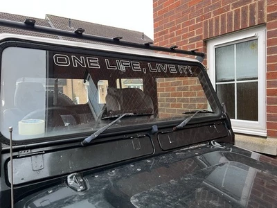 Adesivo parabrezza ONE LIFE LIVE IT Defender decalcomania grafica per Land Rover - Immagine 1 di 4
