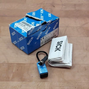 SICK WL4-3F3130, 1028153 Retro-Reflective Sensor, DC 10-30V, 100mA, Class 2 - Picture 1 of 8