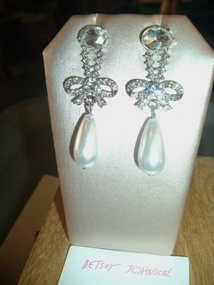 PENDIENTES Colgantes PERLA LÁGRIMA CRISTAL MOÑO Plata Betsey Johnson Perforados Foto 1 de 4