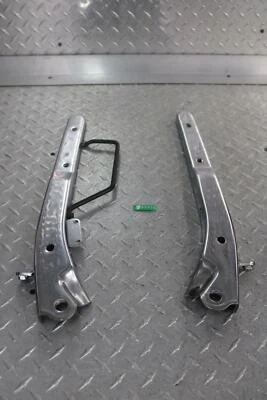 Juego de rieles de agarre trasero Honda Shadow Sabre 1100 2002 77330-MCK-A00 77340-MCK-A00 Foto 1 de 4