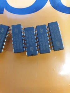 74HC107 Semiconductor IC - Pack of 5 - Picture 1 of 3