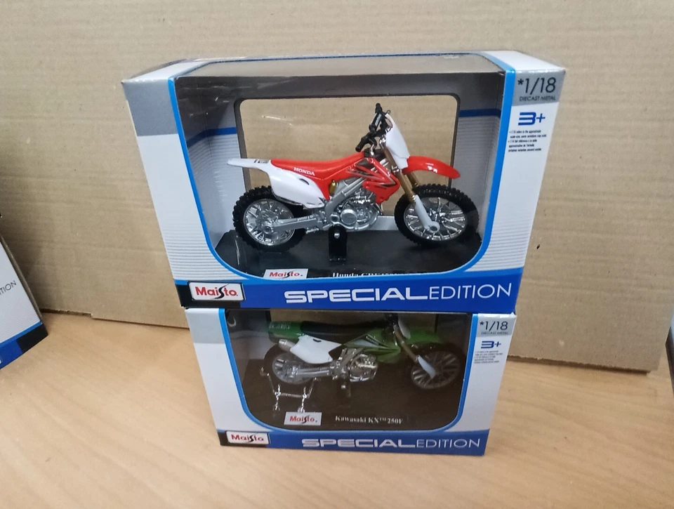 KAWASAKI KXF HONDA CRF COMBO 1:18 Die-Cast Motocross MX Toy Model Bikes - Image 1 of 3