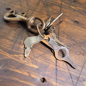 VTG Bass Swivel Clasp w/ Anchor Stamping + Old Keys + Mini Reel tool "Mitchell" - Picture 1 of 14