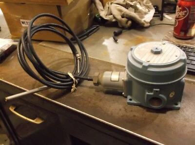 UNITED ELECTRIC F120-4BS TEMPERATURE SWITCH (RR3) - Image 1 of 4