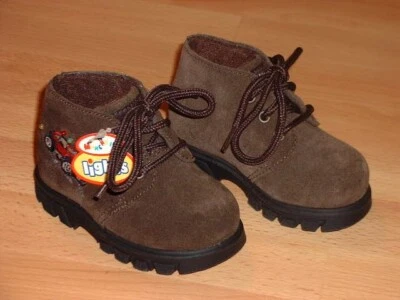 НОВЫЕ коричневые кожаные туристические ботинки Stride Rite ОСВЕТИТЕ АВТОМОБИЛЬ для младенцев 4,5 М ~ БЕСПЛАТНАЯ ДОСТАВКА - Изображение 1 из 3