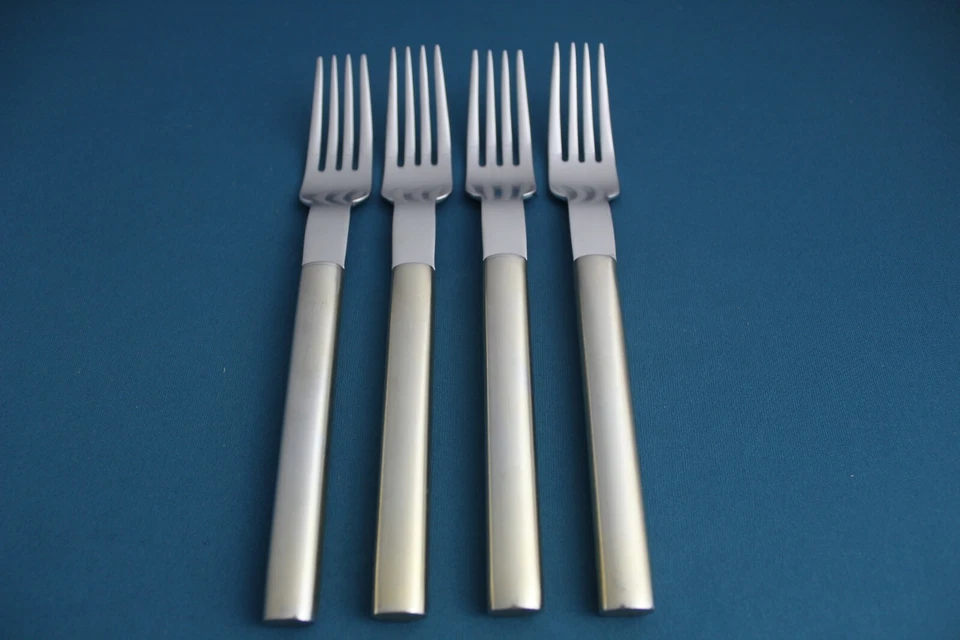 4 Dinner Forks Boda Nova OVAL STEEL GOLD 18/8 Stainless Korea 7 1/2" - Image 1 of 4