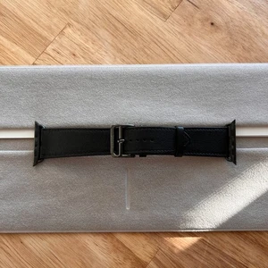 Apple Watch Hermès 49 mm 45 mm 44 mm 42 mm simple tour noir cuir noir - Photo 1 sur 11