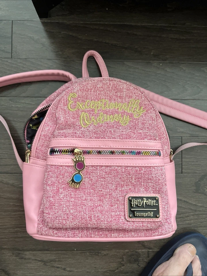Mini Mochila Loungefly Luna Lovegood Harry Potter Excepcionalmente Ordinaria Rosa Foto 1 de 4