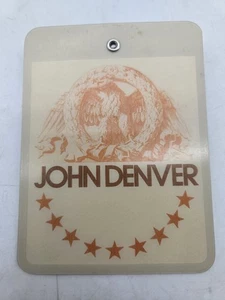 Distintivo pass backstage John Denver vintage raro - Foto 1 di 2