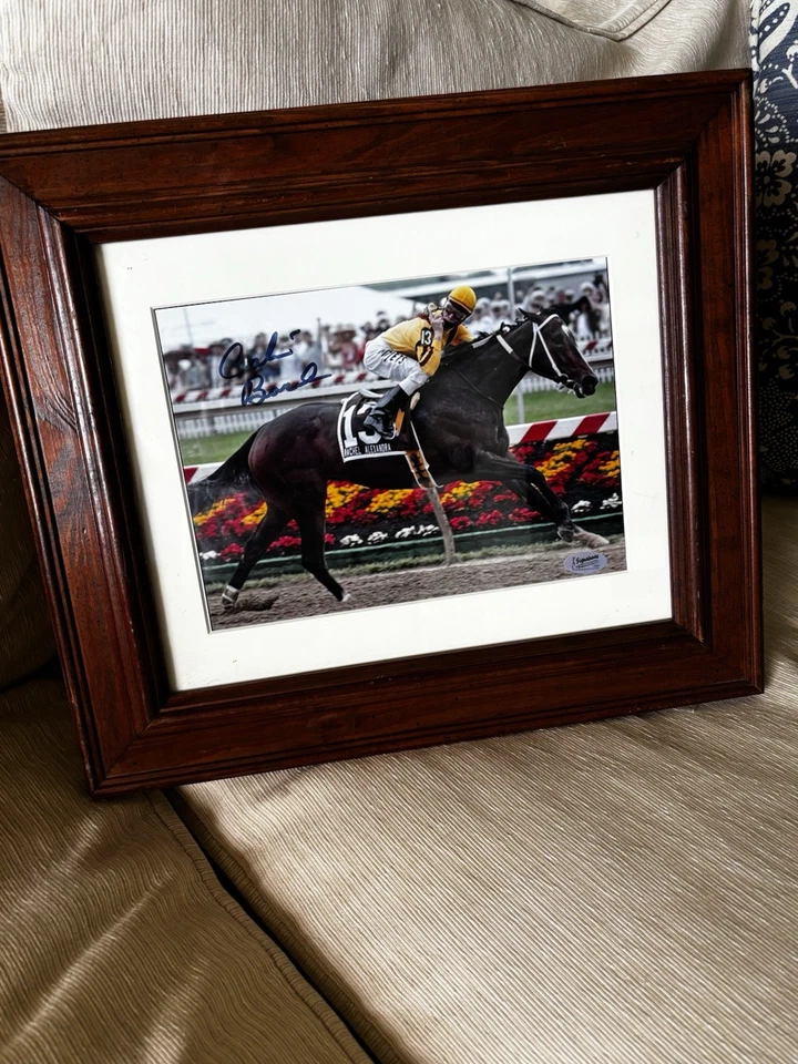 Foto firmada por Rachel Alexandra de carreras de caballos de pura sangre Calvin Borel Foto 1 de 4