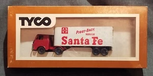 Tyco 124:100 TRACTOR & TRAILER Truck Red SANTA FE PIGGY-BACK Piggyback Van LNIB - Picture 1 of 8
