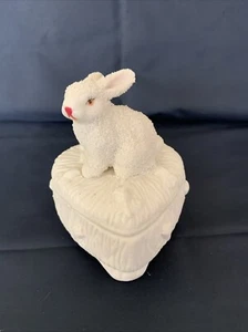 Vintage Porcelain Snow Bunny Heart Shaped Trinket Ring Box - Picture 1 of 11