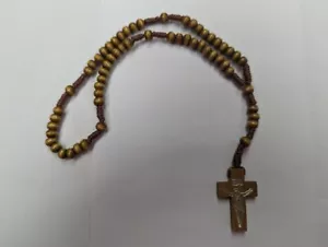 HELLBRAUNE Jatoba Holzperlen katholischer Rosenkranz Halskette mit Kreuz Kruzifix - Bild 1 von 3