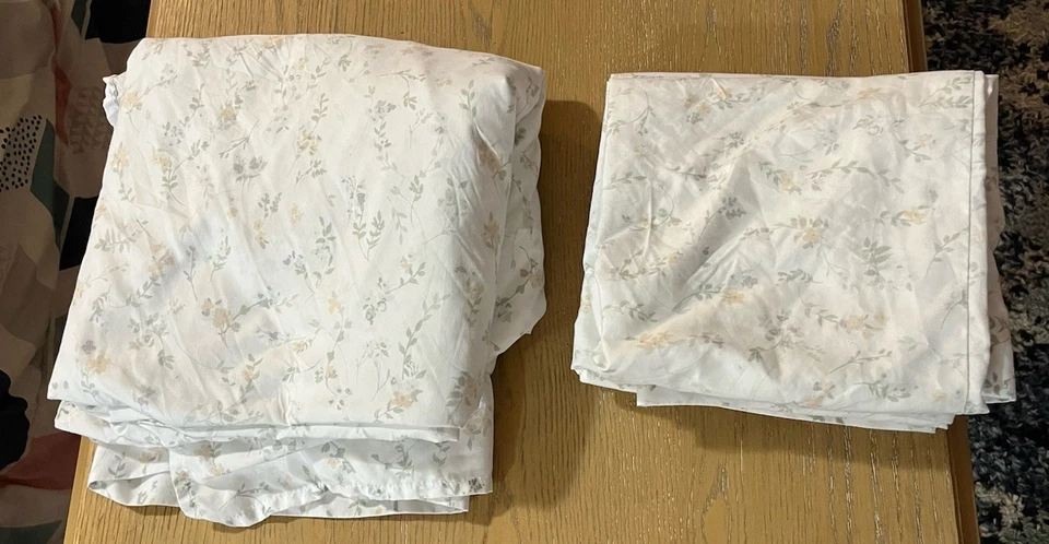 Juego de sábanas Liv Lilah Queen con sábana plana y 3 fundas de almohada Queen Foto 1 de 3