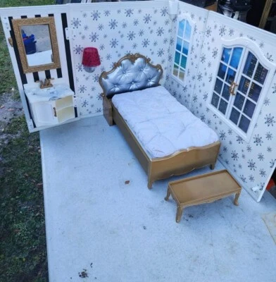 Boneca American Girl Grand Hotel conjunto aposentado com acessórios não completos - Imagem 1 de 4