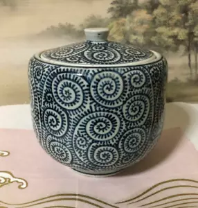 Recipiente de agua Mizusashi Koimari patrón arabesco ceremonia del té Japón antiguo - Imagen 1 de 16