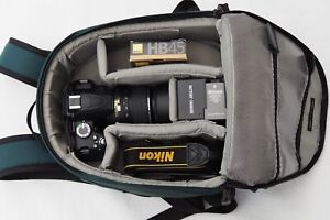 DSLR   Nikon D3000  + AF-S Nikkor 18-55mm VR DX G Bestzustand .