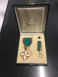 Cruz Caballero De La República Mignon Y Botón En Caja Años 70 - Photo 1/4