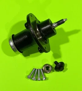 539131898 Cast Iron Spindle GT52XLS MZ61 MZT52 MZT61 YT48DXLS Fits Husqvarna - Picture 1 of 10