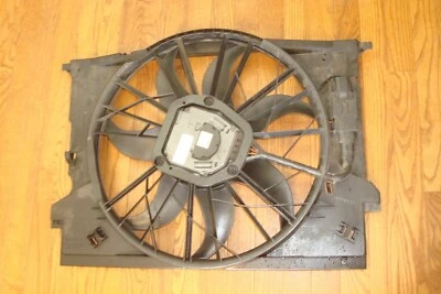 2005 MERCEDES BENZ W211 E320 OEM Radiator Cooling Fan Assembly A2115000693  Foto 1 de 4