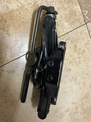 1983-1984-1985-1986-1987-1988-1989 Ford Mustang Lincoln Mark 7 gato de neumático OEM Foto 1 de 4