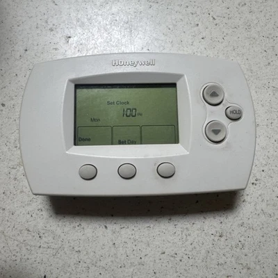 Termostato programable Honeywell TH6110D1005 Focus Pro serie 6000 5-1-1/5-2 días Foto 1 de 4