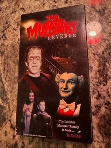 The Munsters Revenge (1996) VHS Goodtimes Home Video - Bild 1 von 3