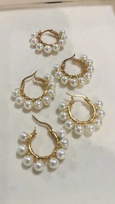 earings- hoop gold - Image 1 of 4